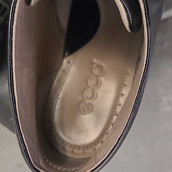 Black Crinkled Leather Ecco Ankle Boot Heels - Picture 3 of 5